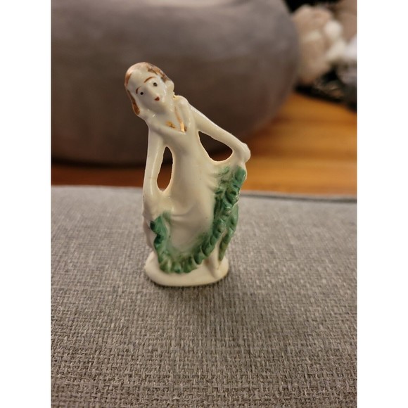VINTAGE MINIATURE CERAMIC LADY CERAMIC FIGURINE-MADE IN JAPAN - Picture 1 of 5
